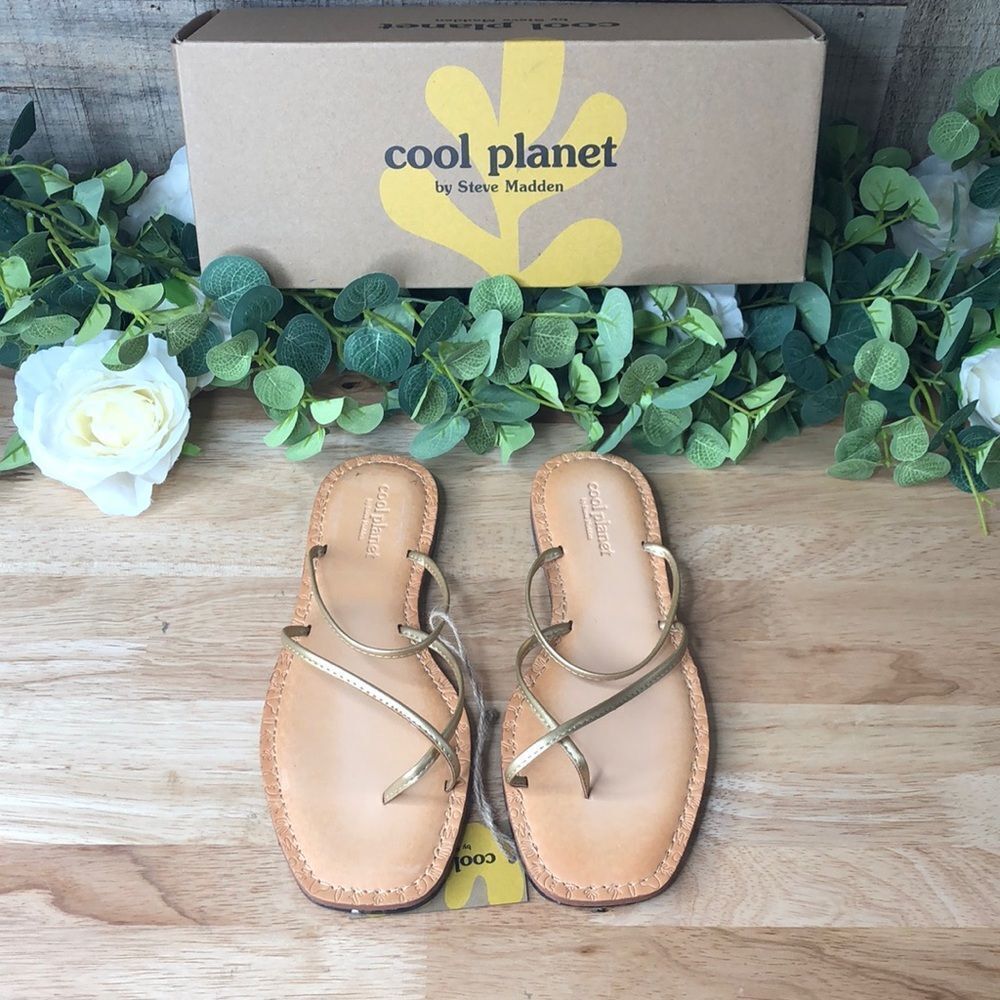 cool planet by Steve Madden  Strappy Thong Flat Sandals 7